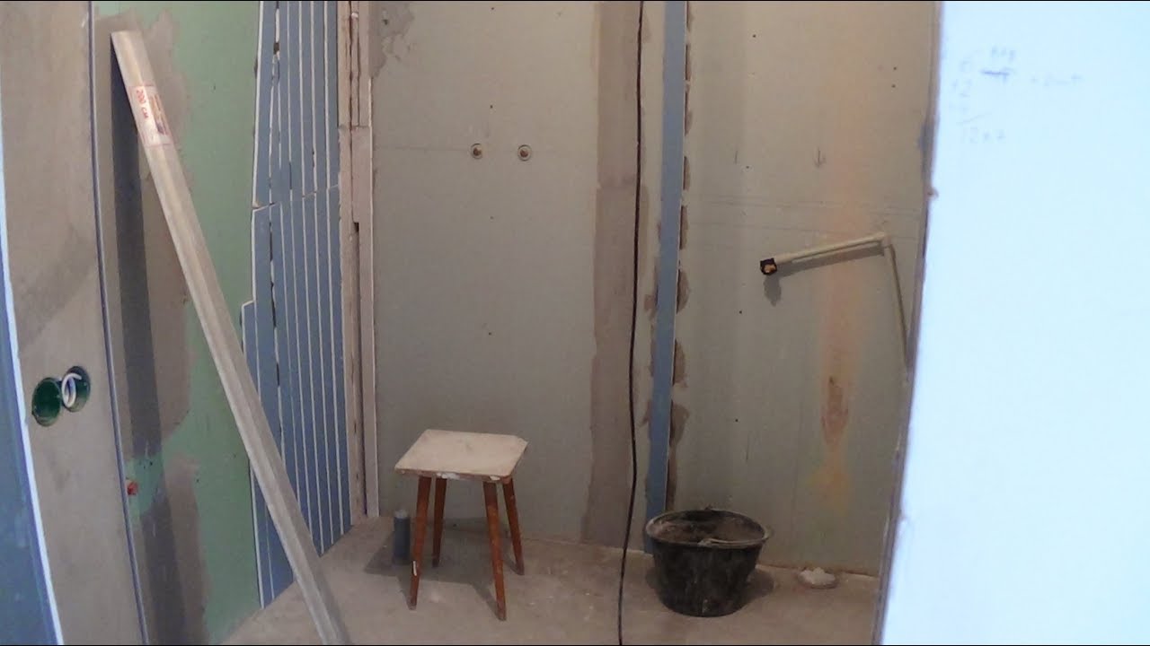 Ровняем стены в ванной или штукатурим ГК, стройка - YouTube