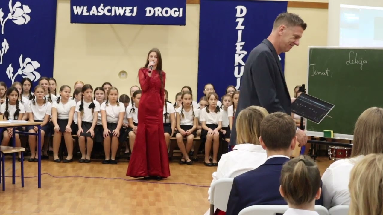 Dzień Edukacji Narodowej w Szkole Podstawowej im. Wł. Broniewskiego w Zambrowie.