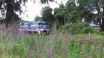 A&R 400-01 GP38/CF7 Notching up and switching a cut of cars inside the Old Yard Fayetteville, NC