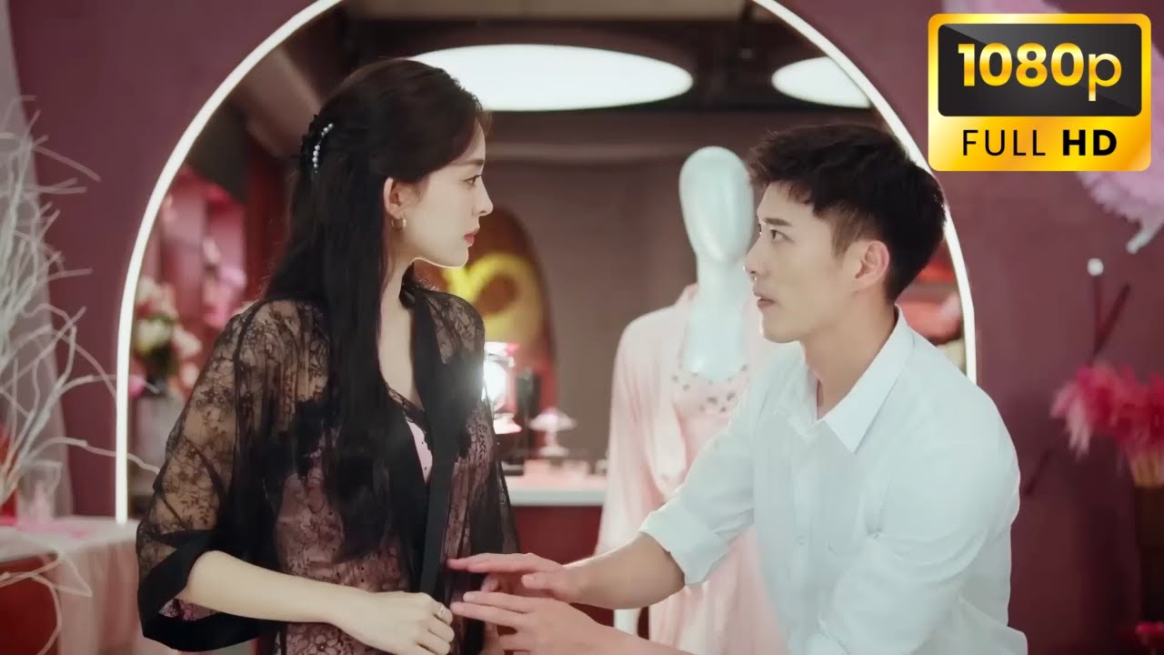 Золушка надевает сексуальную пижаму, чтобы соблазнить генерального директора, который глотает слюну