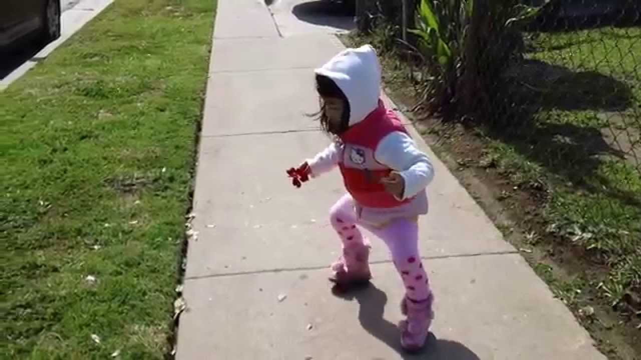 No hands pants dance