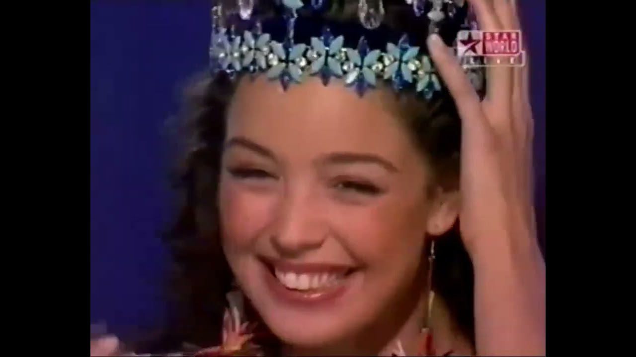 Azra Akin Miss Universe