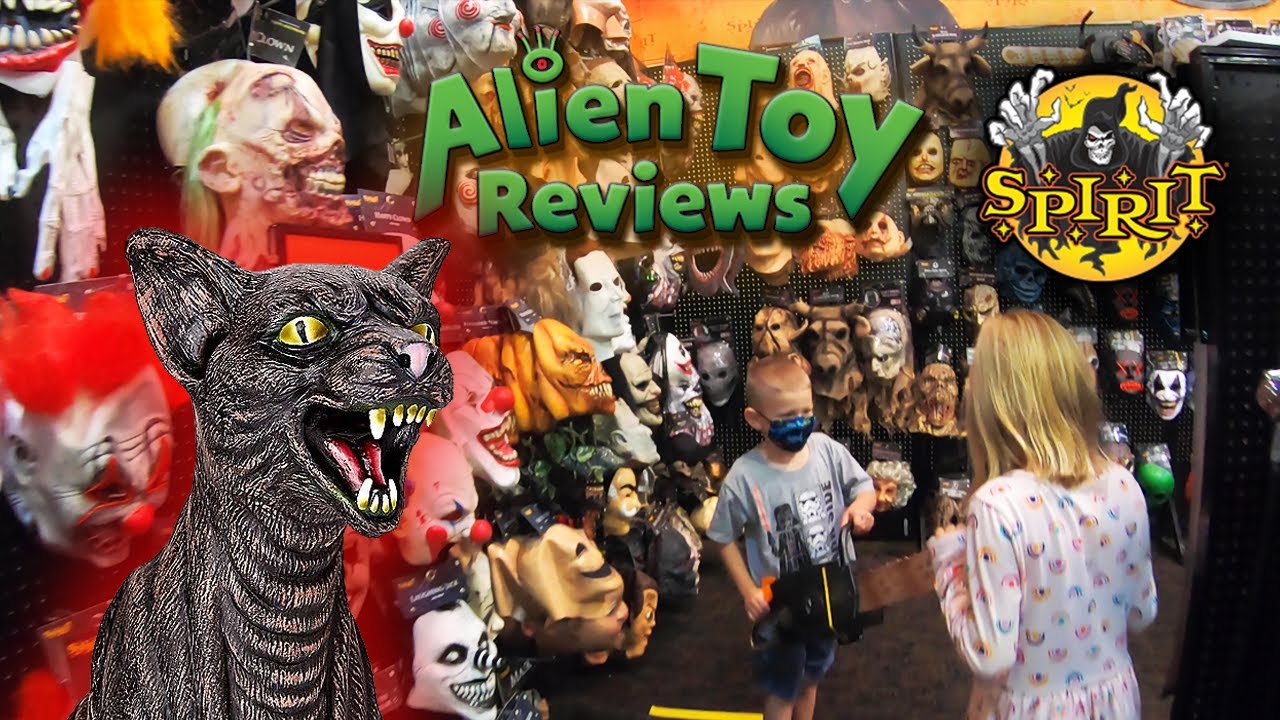 SPIRIT HALLOWEEN 2020 STORE TOUR - New Animatronics, Costumes, Masks, Props and More!