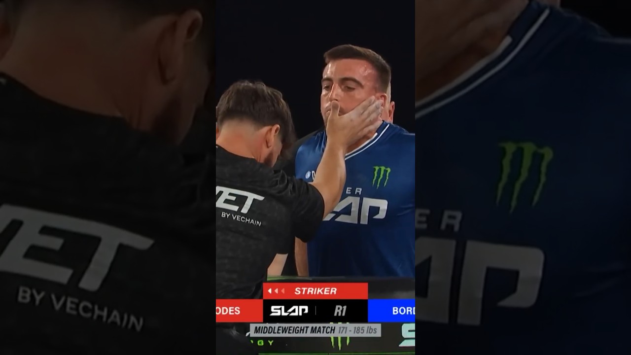 He's stunned! The slap that turns the tide of the fight 