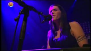Beth Hart - Crashing Down (Live Acoustic)