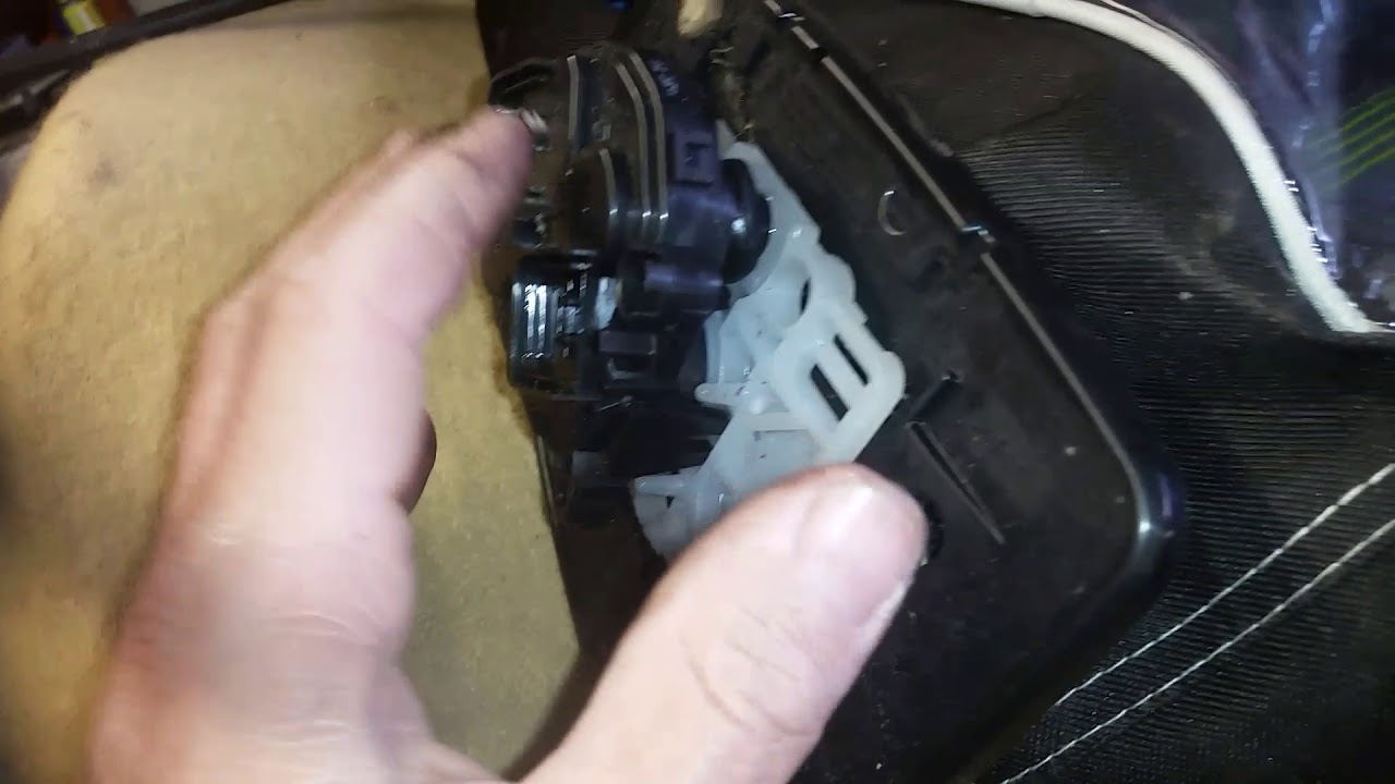 Toyota IQ wing mirror glass replacement. YouTube
