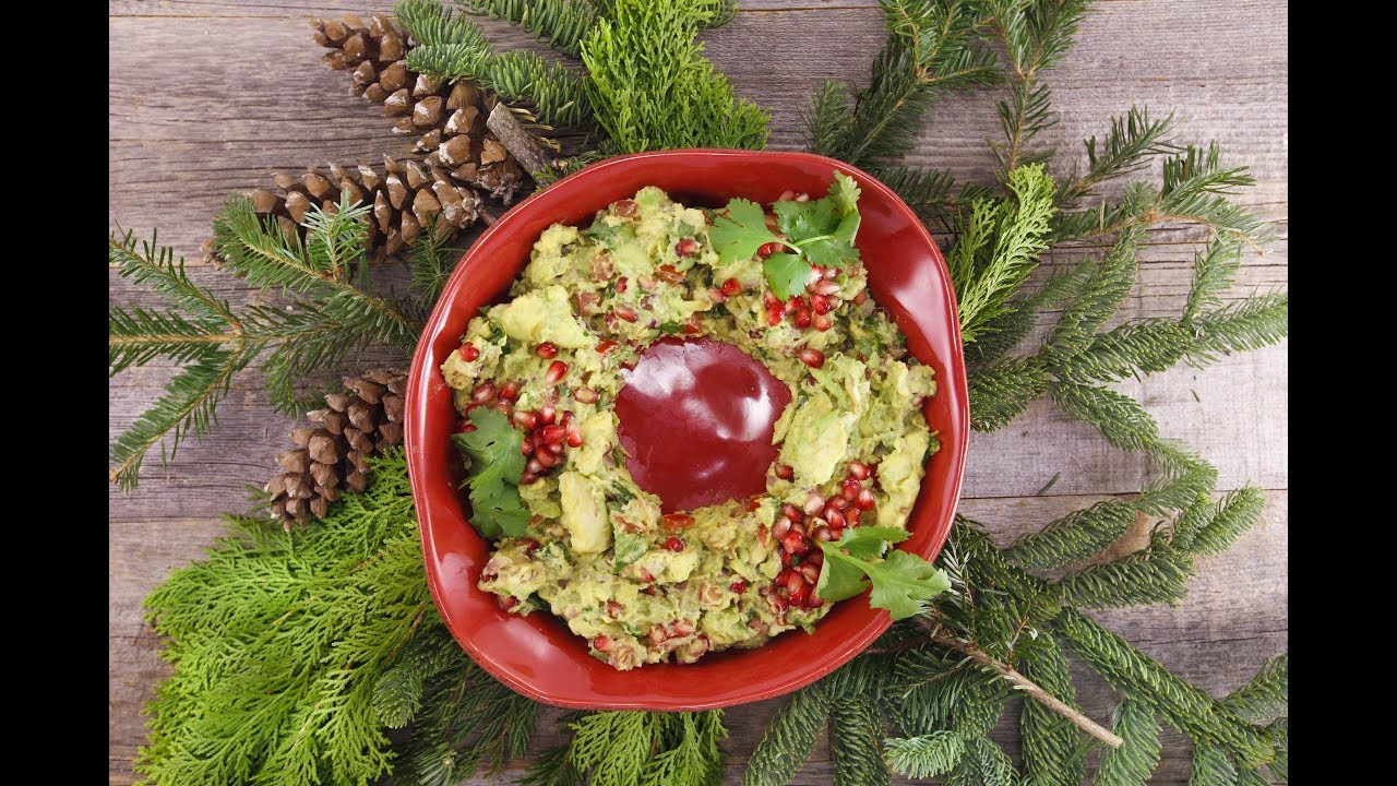 Holiday Potluck Ideas: Mulled Wine & Guacamole Wreath | Rachael Ray Show