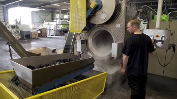 Automatic rubber deflashing process at Artech Rubber Zutphen