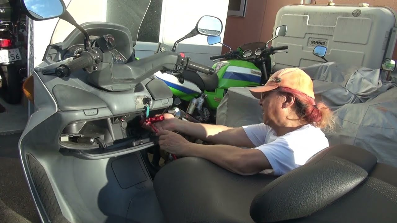 どれどれ、スカイウェイブ400でもいじくって乗ってみますかいのぉ！(^O