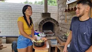 Cocinando y sin Bra😅🤣 // Se Le Olvido Ponerse