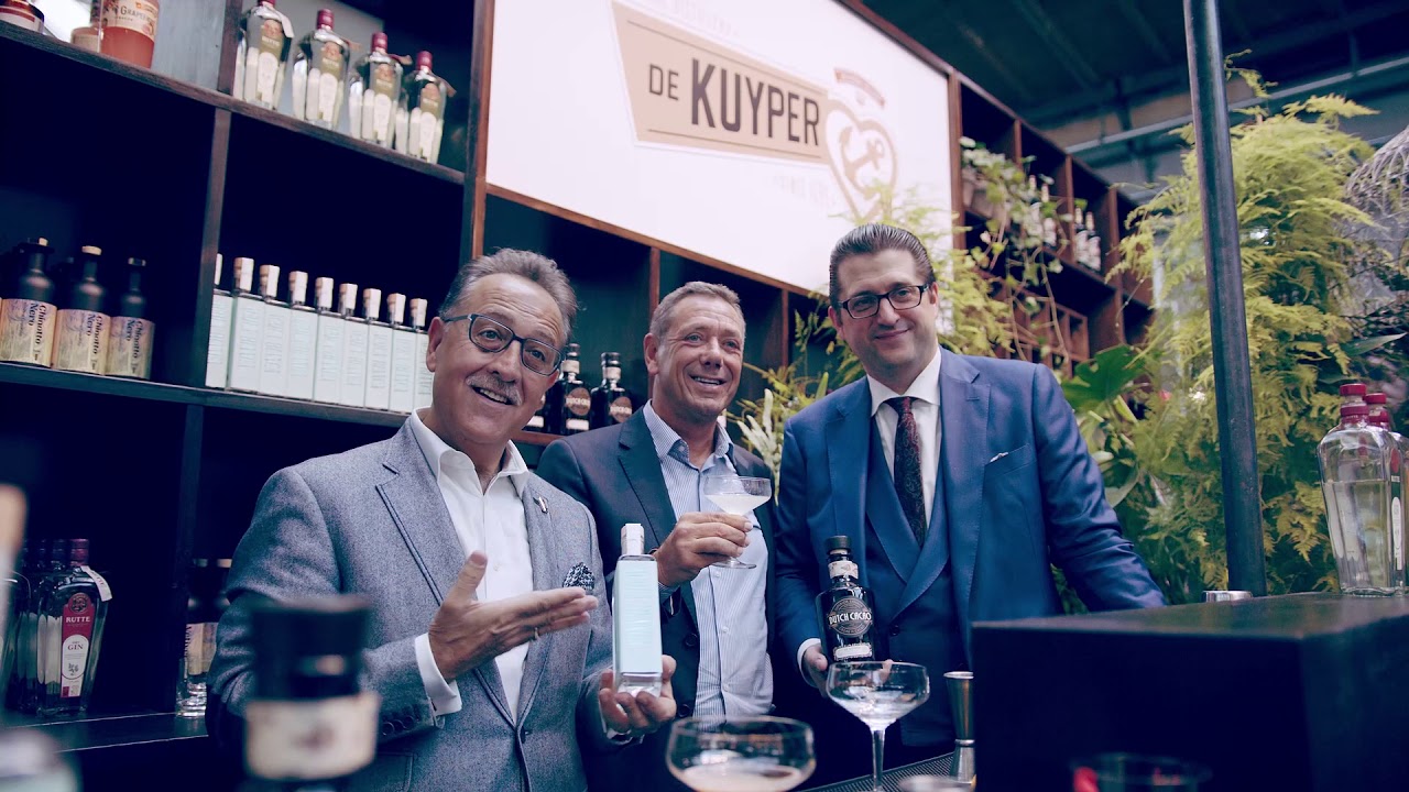 Salvatore Calabrese is presenting his new Acqua Bianca at Barconvent Berlin