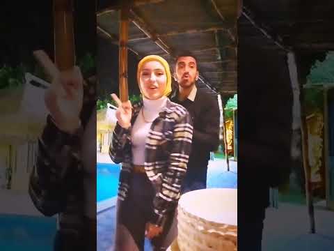 هات ايدك ف اديه هات عينك ف عنيه    