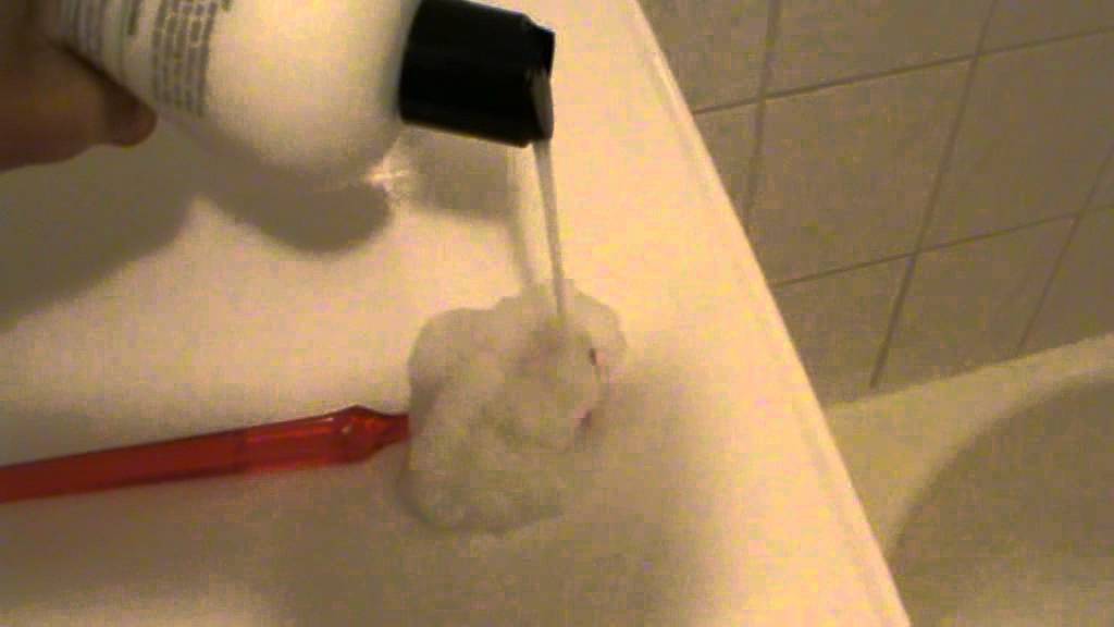 How To Apply Toothpaste to a Toothbrush Correctly
