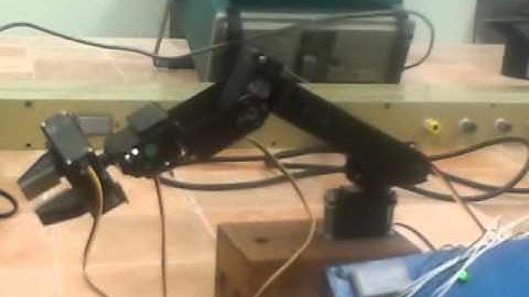 Control de un brazo robot mediante joystick