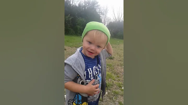 Nathanael first time try super sour spray candy ( ...
