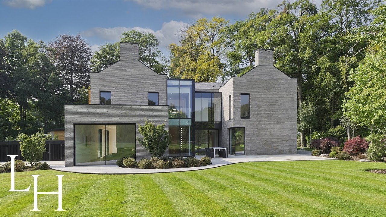 ⁣Inside a £7,650,000 Modern Home in Buckinghamshire, UK (Ferrari Showroom, Outdoor Pool, Cinema) ✨