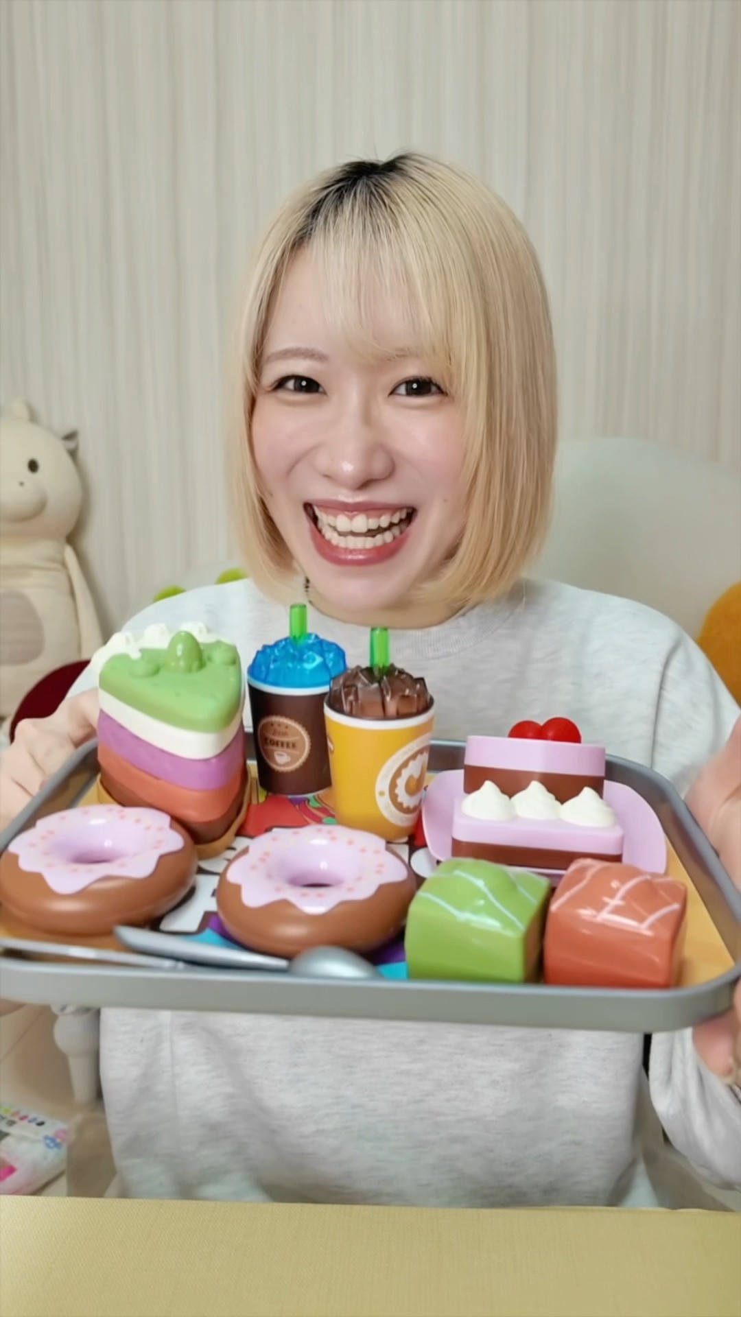No.E16 モカ味のデザインケーキと小さなぬいぐるみセット Mysterious pretend play dessert set 🍰🫖 - YouTube