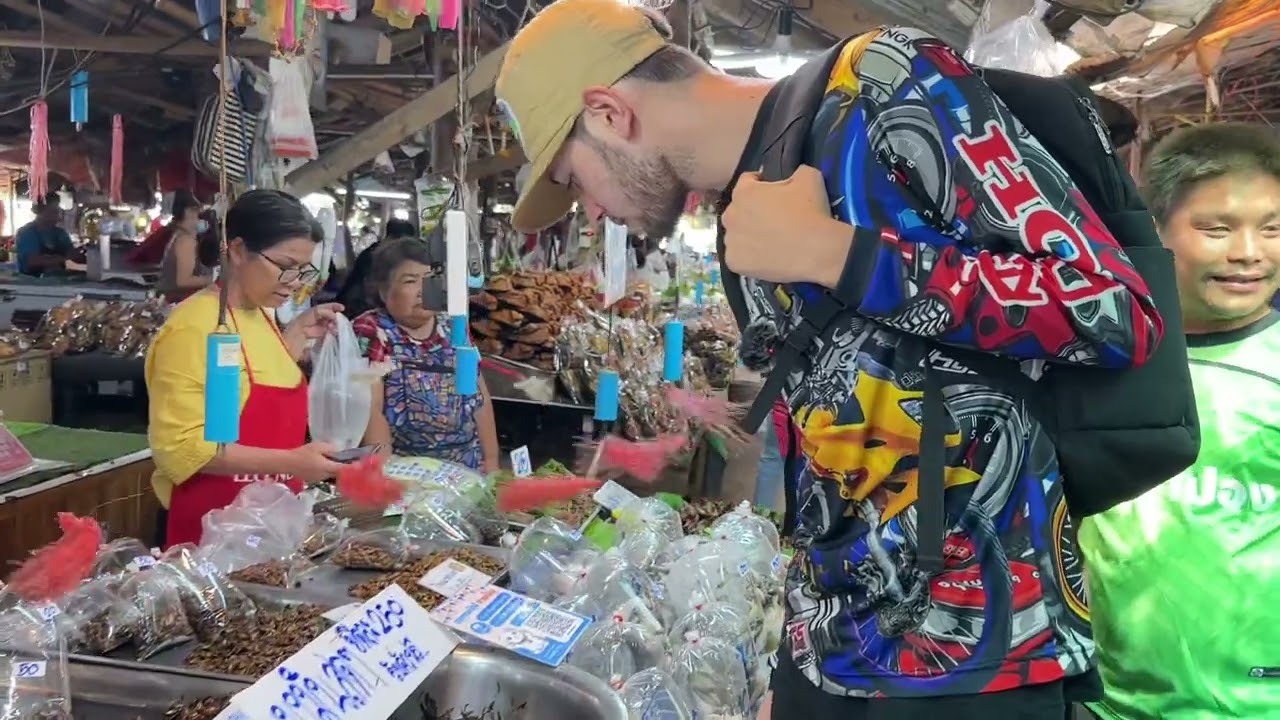 #แอ่วกาดบ้านทาส่งภารกิจให้บุญปั๋นเป็นนักท่องเที่ยว ไปซื้อแมงมันกับเห็ดถอบอ้ายเสมลุงชัยจะได้กิ๋นก่