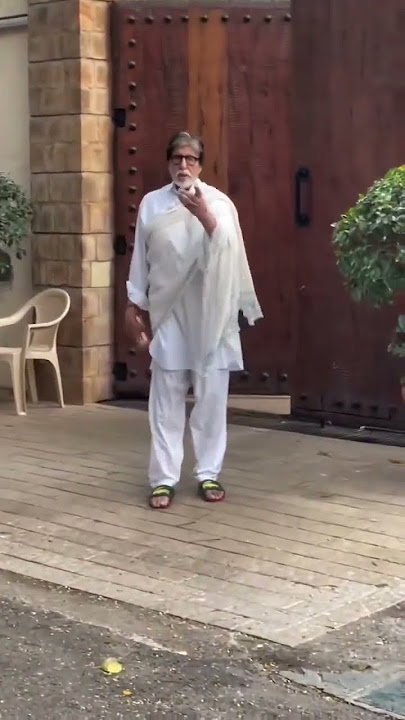 Download lagu The REAL Reason Amitabh Bachchan Got Angry with a Paparazzo