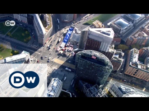 Video: Berlin's Potsdamer Platz: Phau Ntawv Qhia Ua tiav