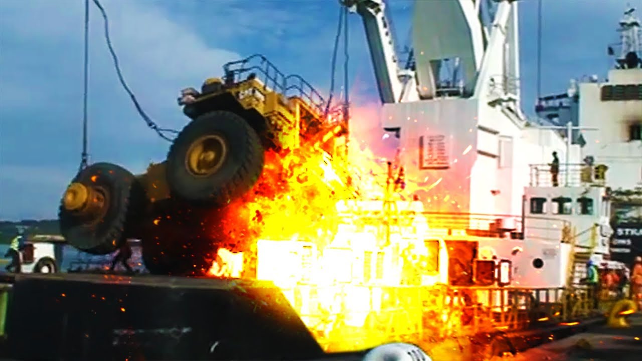 ⁣💥 Heavy Machinery FAILS and ACCIDENTS Caught on Tape