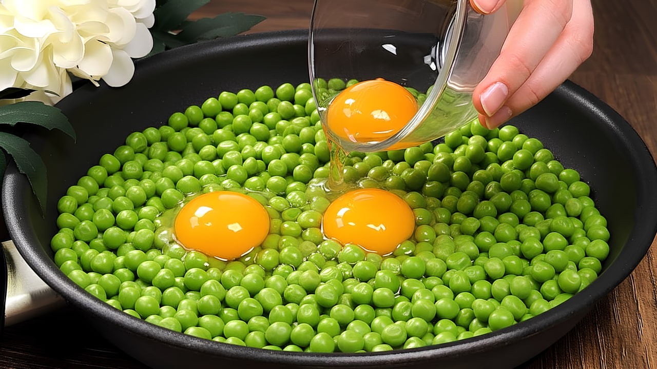 Горох с яйцами вкуснее пиццы! Простое блюдо на сковороде.