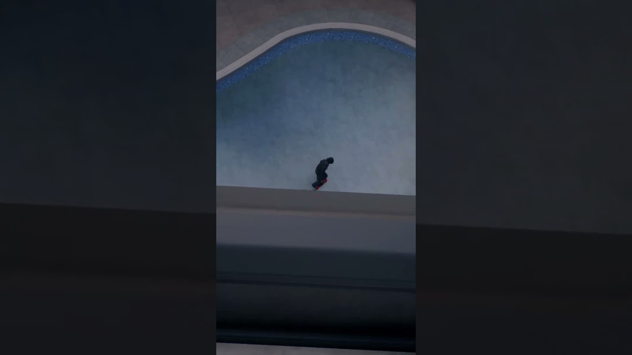 Neighbor gets mad at skaters in pool. Films A 900 | Skate. 