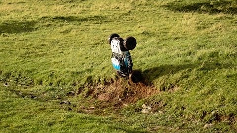 RC Fun Everyday- 2 Axial Yetis having a bash and play, ending in breakage :)