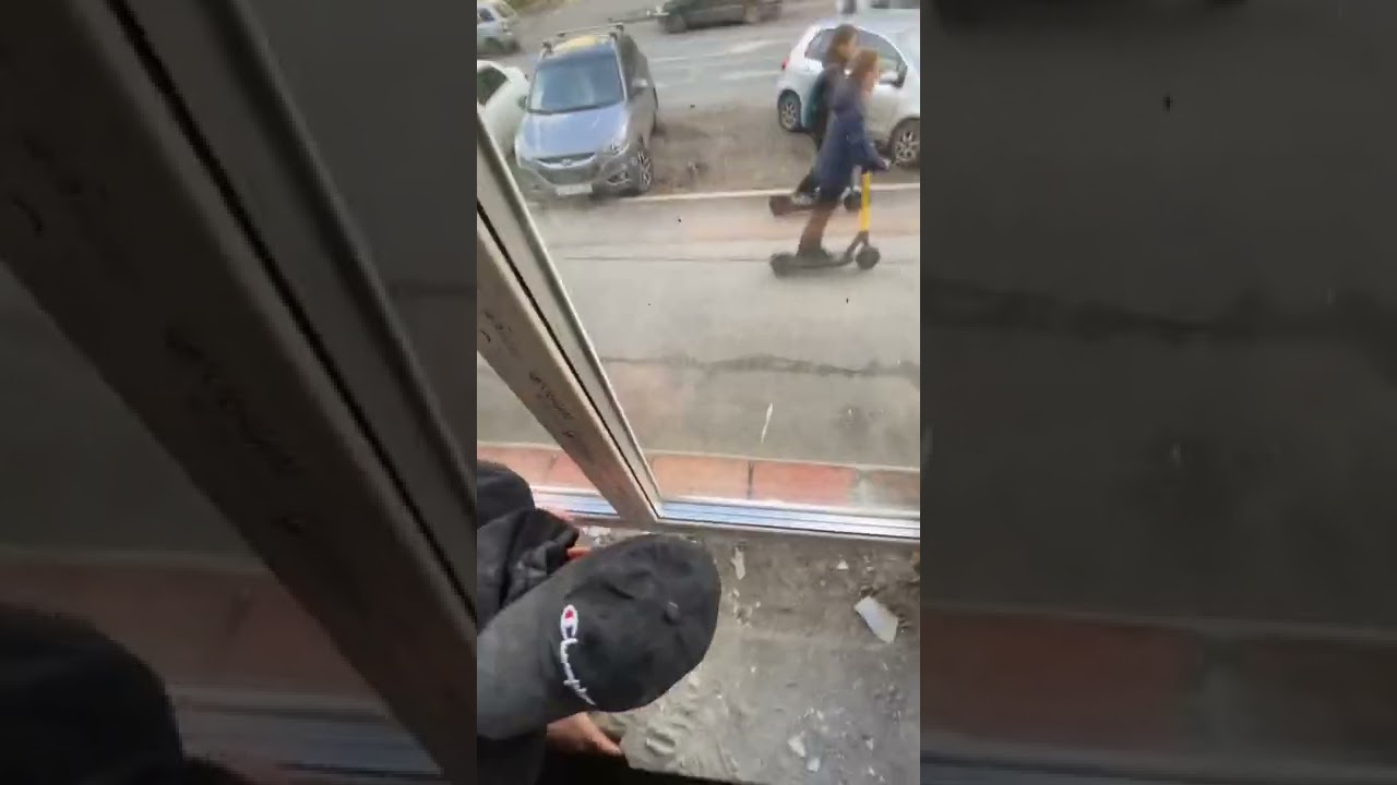 ПРИКОЛ НА СТРОЙКЕ С ТОНИРОВАННЫМ СТЕКЛОМ😂 - YouTube