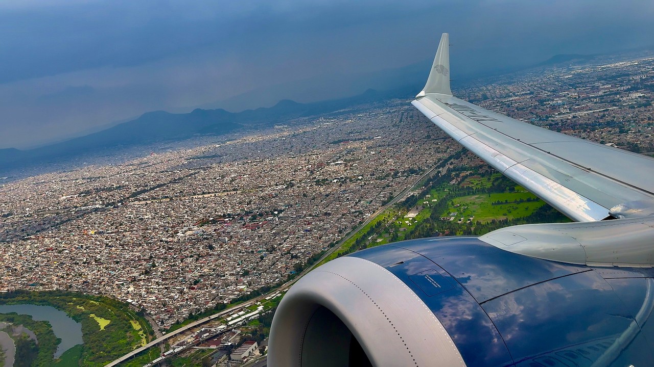 [4K] – Full Flight – Aeroméxico – Boeing 737-9 Max – MEX-BJX – XA-AMF – AM132 – IFS 1055