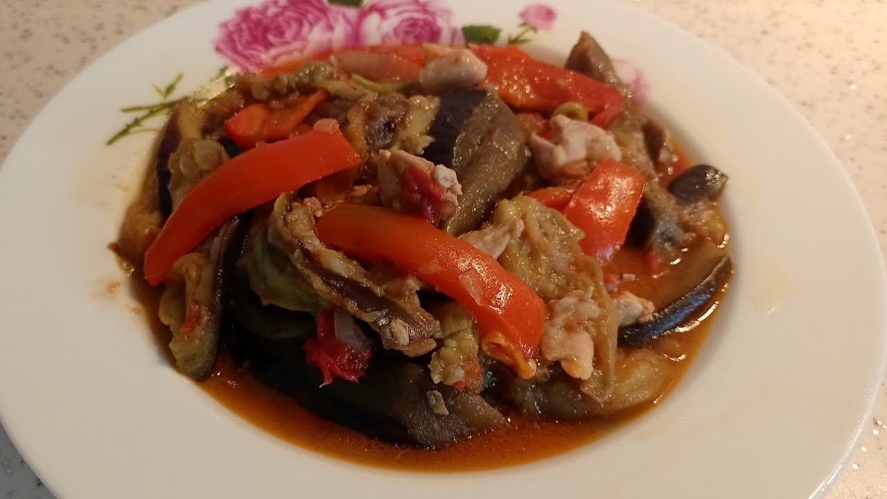 Tencerede Tavuklu Patlıcan Yemeği