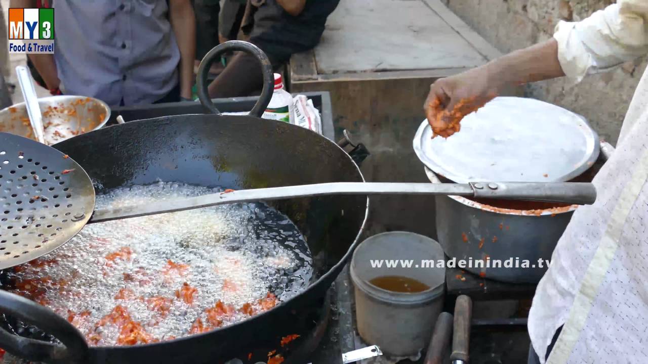 RAW MANCHURIAN MAKING | STREET FOODS IN INDIA street food