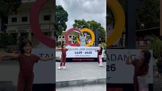 Remia dan Dhinia lagi jalan2 di jam Gadang bukittinggi #performance #jamgadang #travel