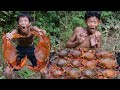 Primitive technology  meet crab  cooking recipe  eating delicious in the forrest