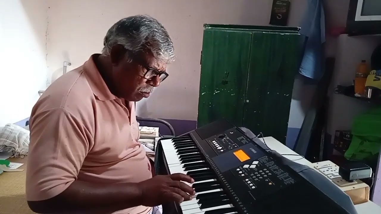 கதிரவன் தோன்றும் காலையிதே புதிய கிருபை பொழிந்திடுதே –Tamil Christian song 