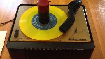 RCA Victor 45-EY-2 Tube Record Player Playing Yogy The Dogie