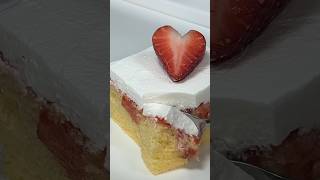 Vanilla strawberry cake #easybaking #easydesert #cakerecipe