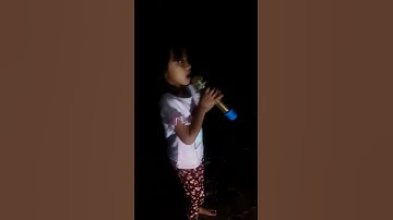 Cô bé 5 tuổi người stiêng hát làm chấn động dân Mạng