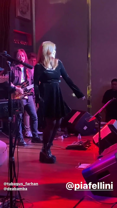 Pia ex. UTOPIA - Hujan