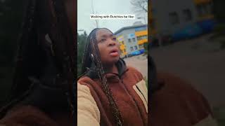 Het wandeltempo in Nederland is niet voor watjes 😆 Voor je het weet, loop je al in hoog tempo om ...