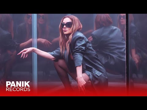 Δέσποινα Βανδή - Σ' Αγαπάω Και Δεν Πάω Καλά - Official Music Video