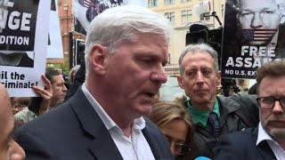 Wikileaks editor discusses Assange's appalling jail conditions