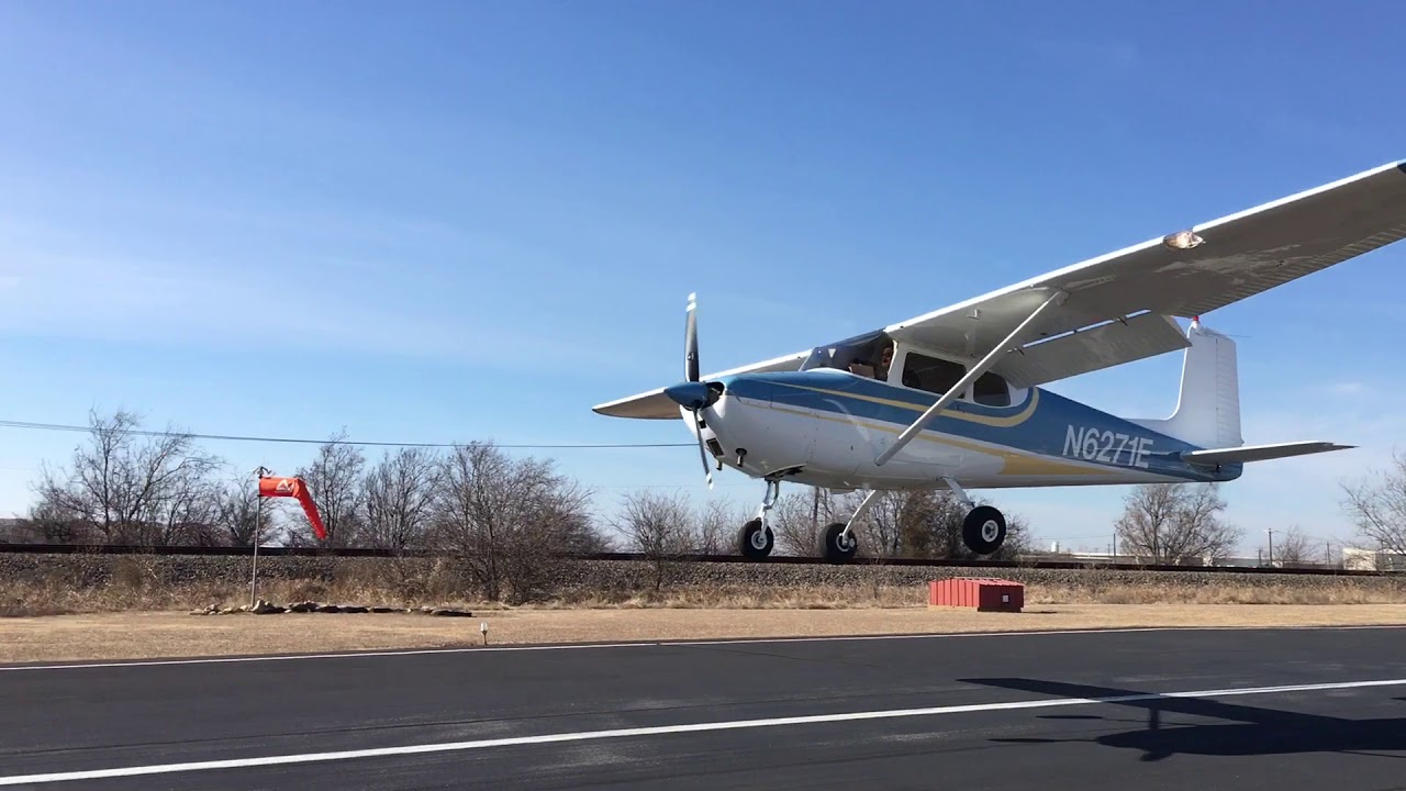 N6271E landing at Hicks