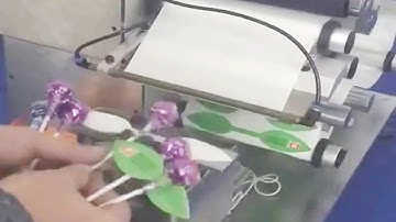 lollipops labeling machine candy sticker labeller flag type semi automatic Etiquetadora de piruletas