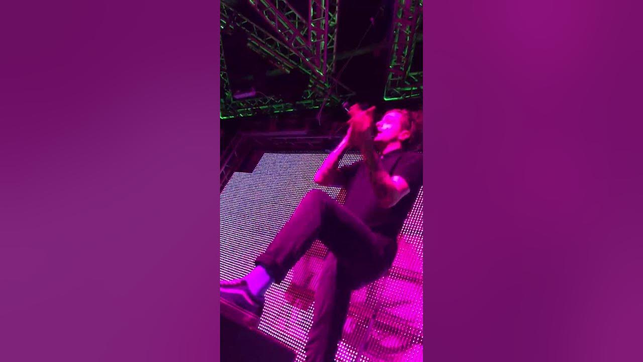 малышка любит слушать. малышка любит дилера обложка. лсп млд обложка альбома. малышка любит дилера ремикс. малышка любит дилера дилера.