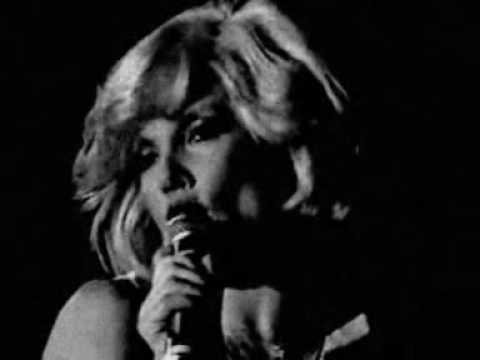 Sylvie Vartan - En Ecoutant La Pluie - YouTube