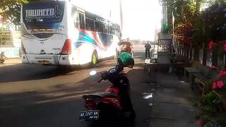 Bus Knalpot Cempreng / Ngorok(Lagi santai nunggu bis ada bis RACING lewat) HD