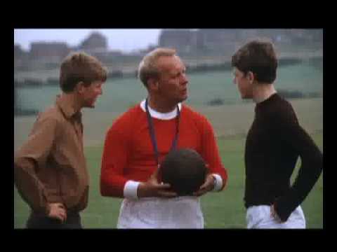 Billy Casper plays football (Kes)