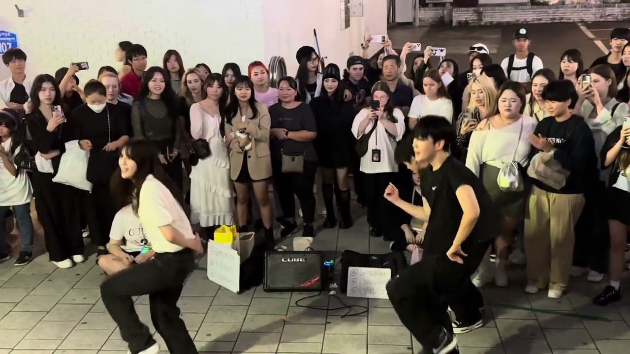HONGDAE K-POP BUSKING - [BSS Featuring Lee Young Ji] Fighting (3)