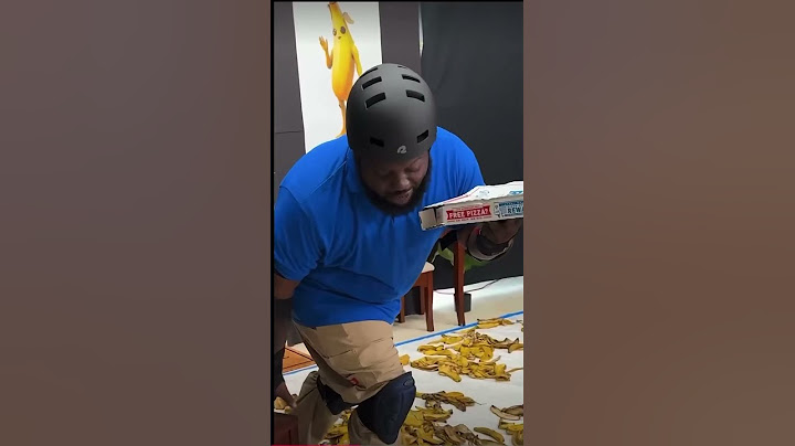 Pizza delivery but the floor is bananas 🍌